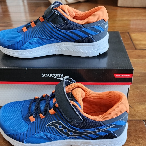 Saucony Velocer Big Boys Sneakers With Hook and Loop Strap Closure-5.5 Wide-NWB - Picture 3 of 4